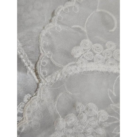 Vintage Sheer and Lace Off-White Needlepoint Grape Vine Tablecloth - Picture 8 of 9